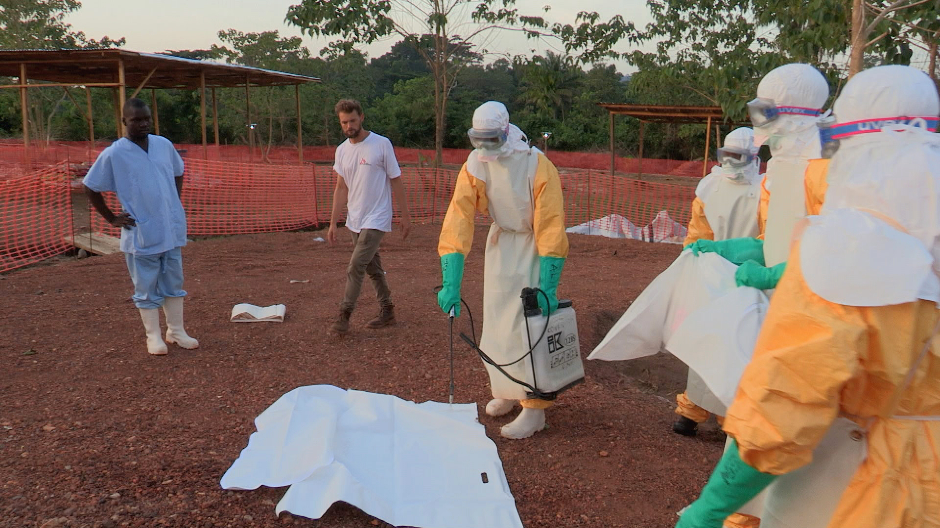 3217_EbolaBurial