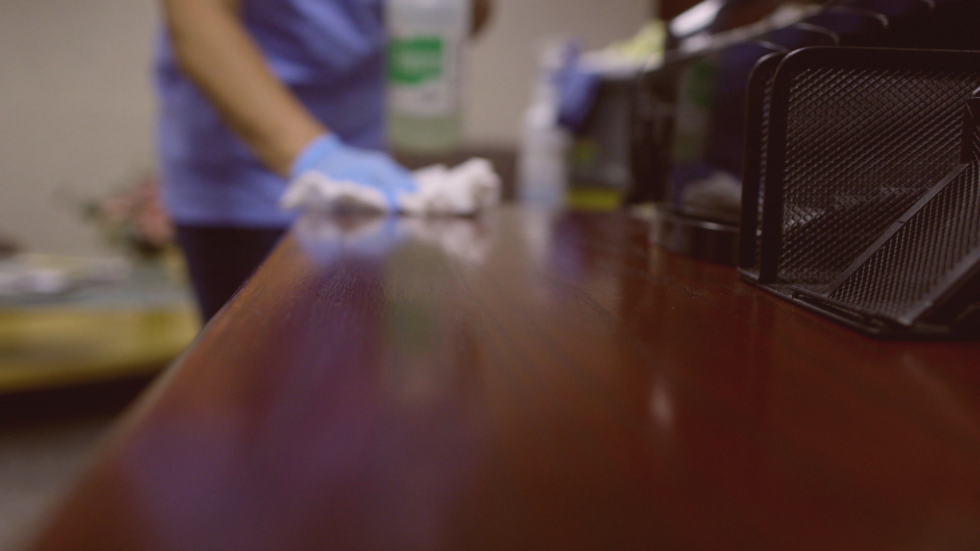 0007_CLEANING_TABLE_BLURRY