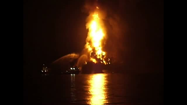 deepwater horizons burning 2