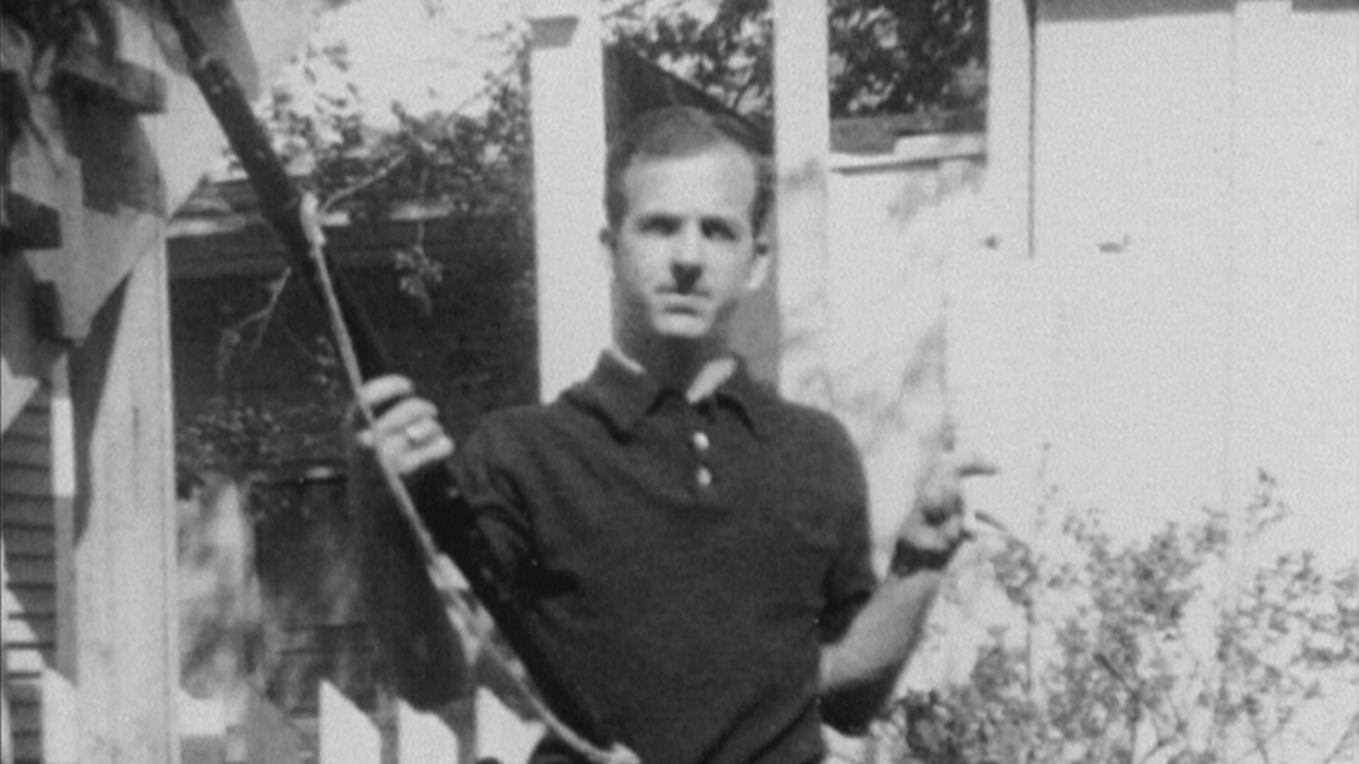 oswald with rifle