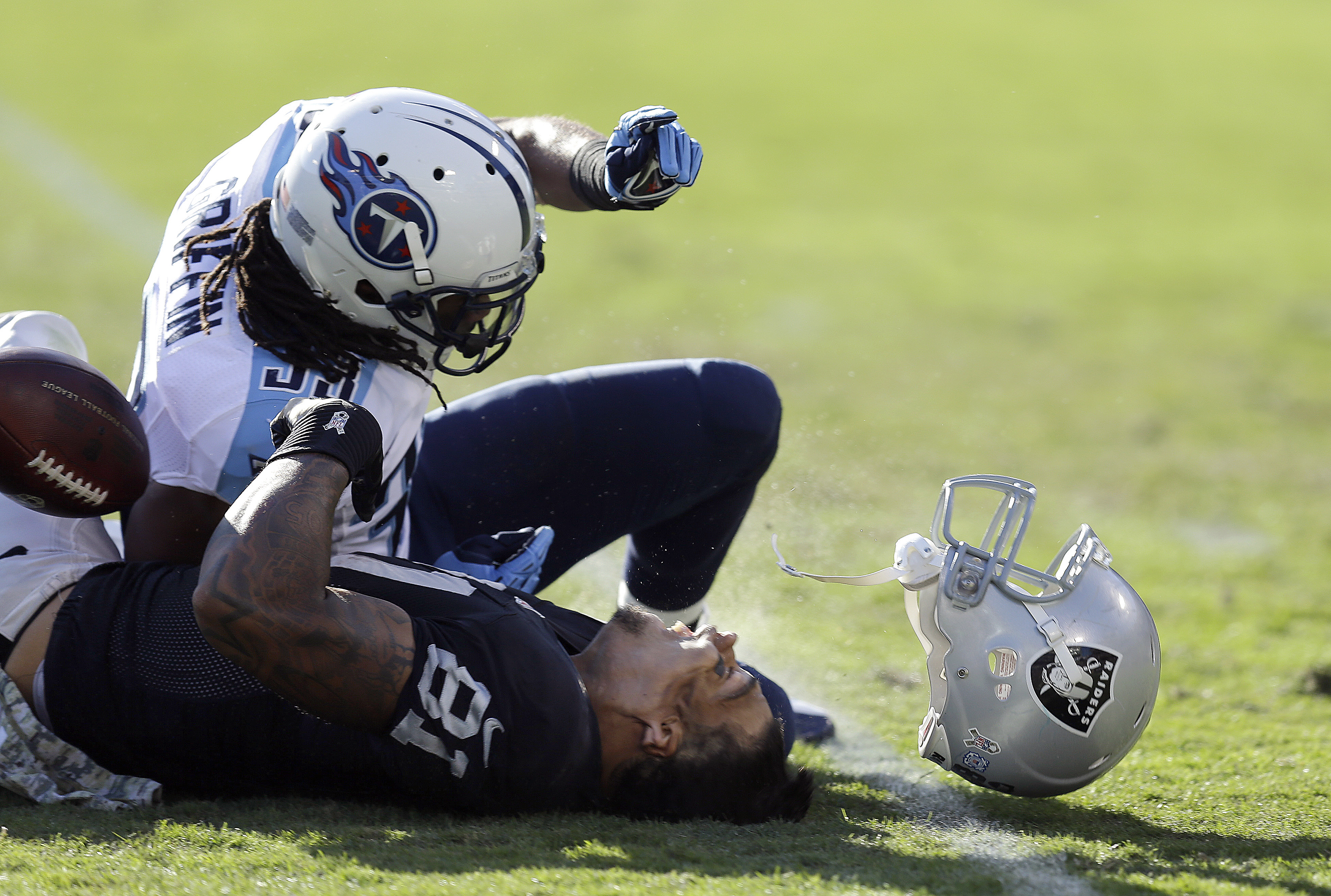 TITANS RAIDERS FOOTBALL