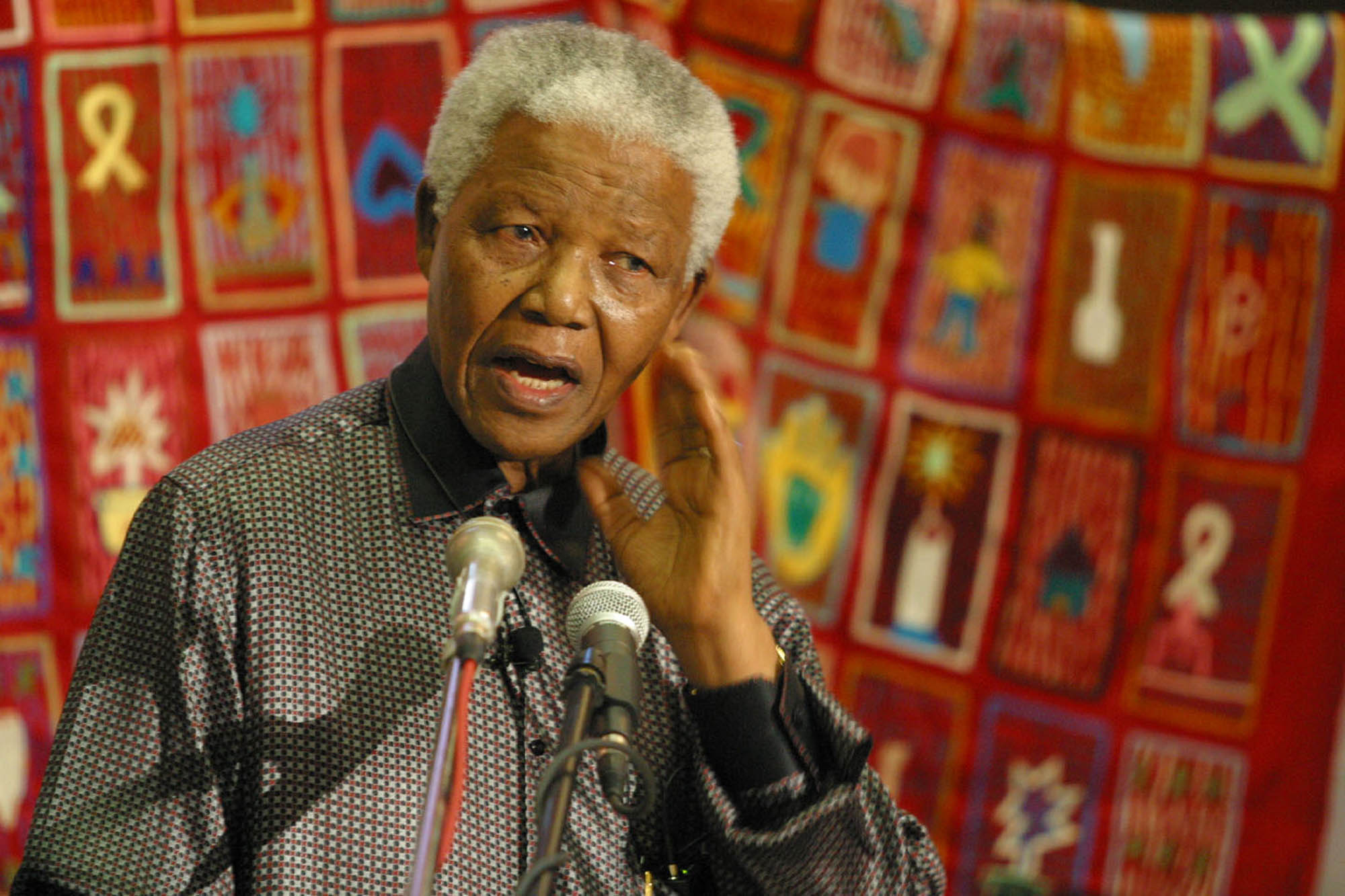Mandela with AIDS Quilt