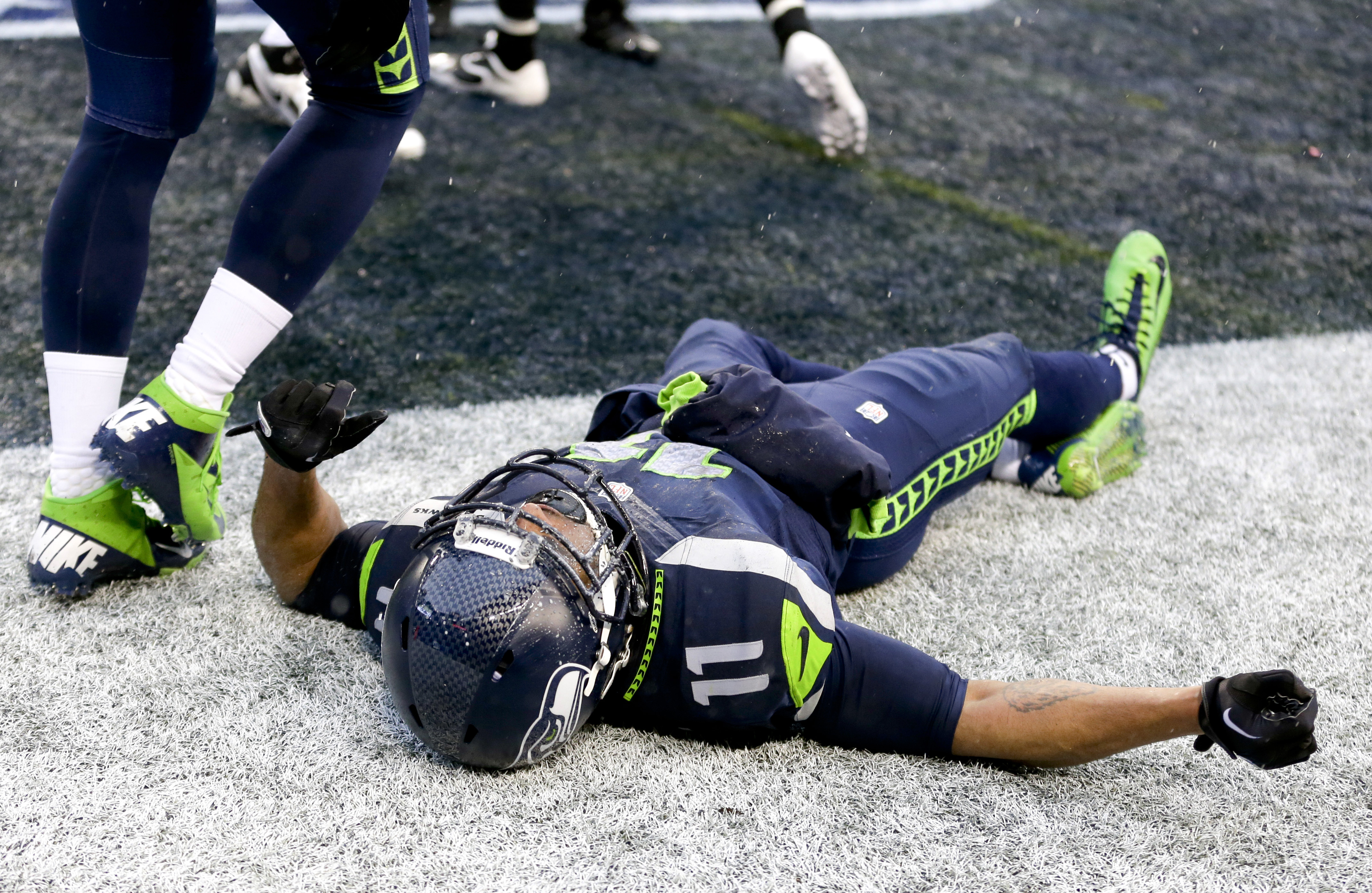 SAINTS SEAHAWKS FOOTBALL
