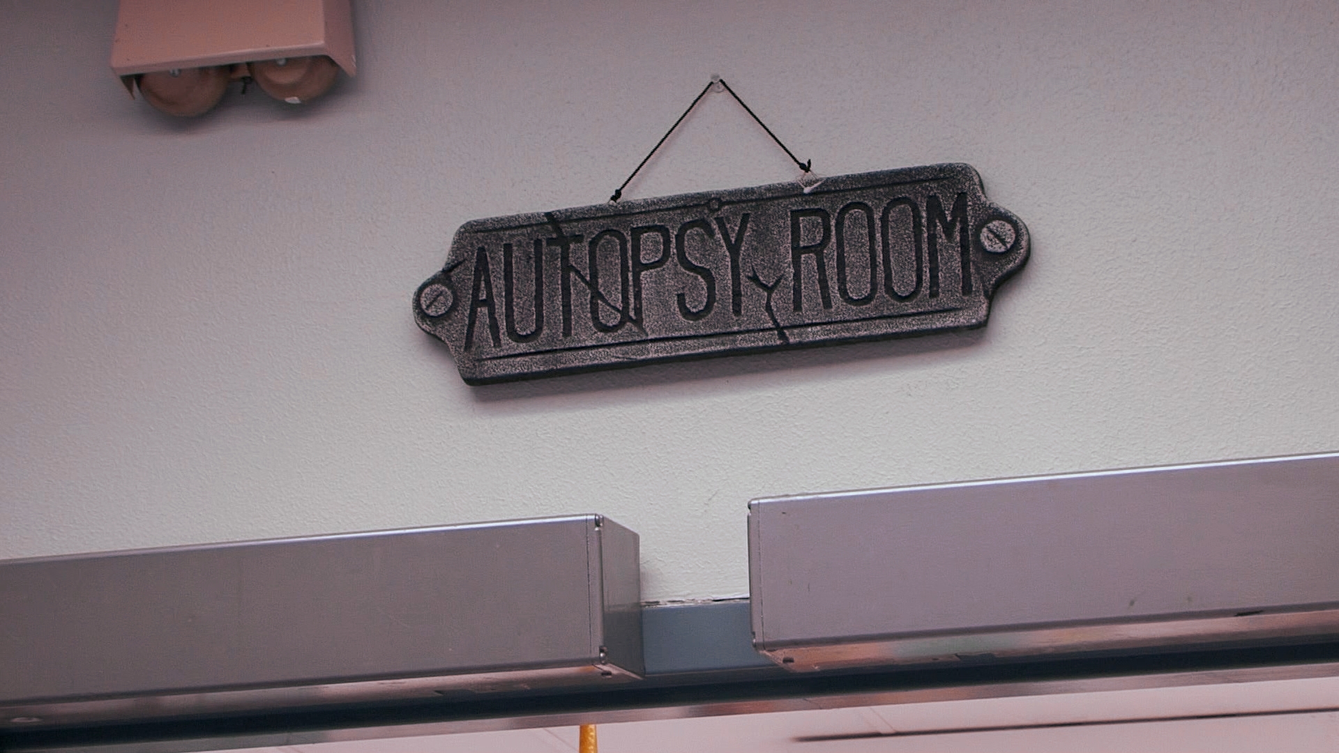 Post Mortem: 34-sign