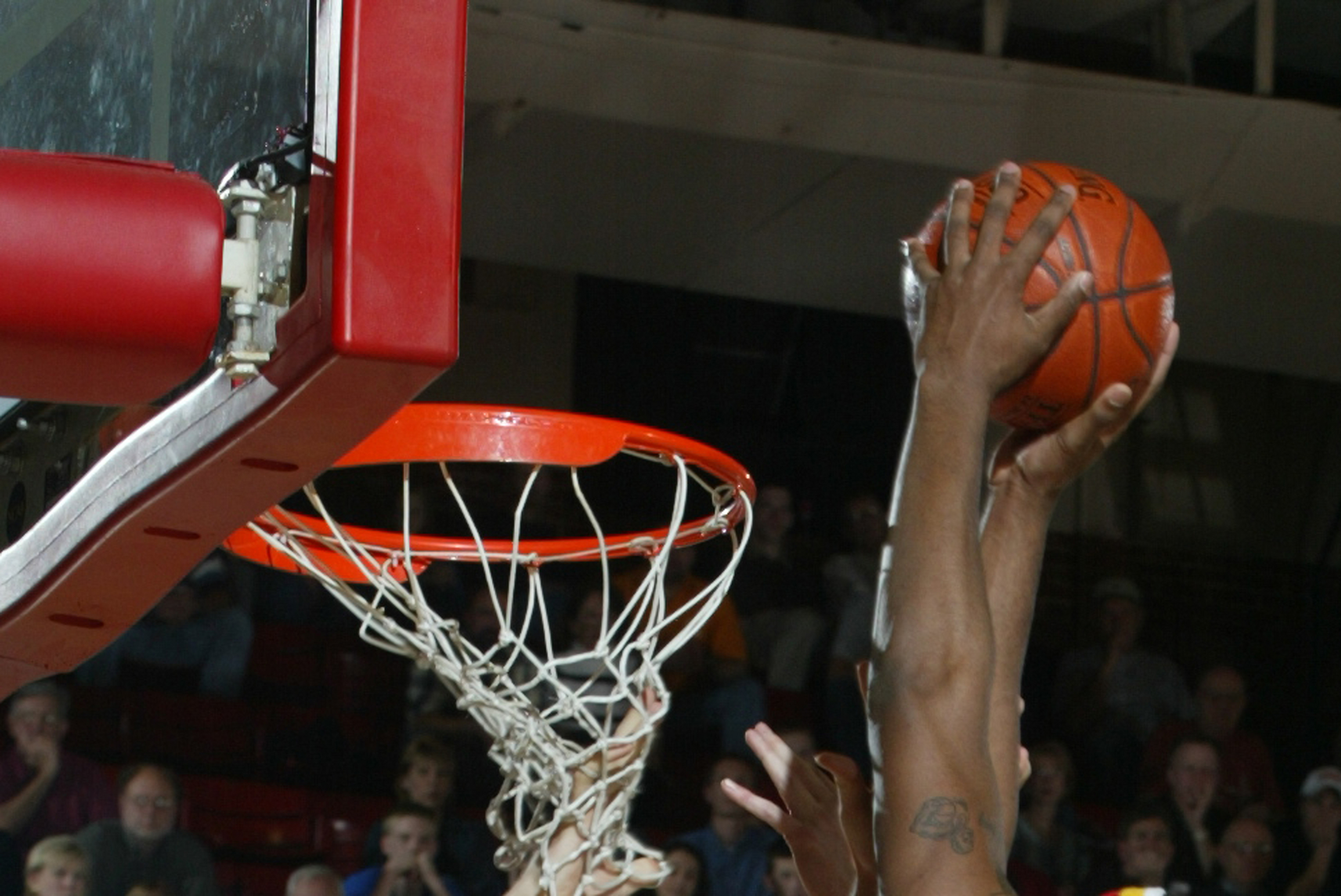 Money and March Madness: march madness press photo