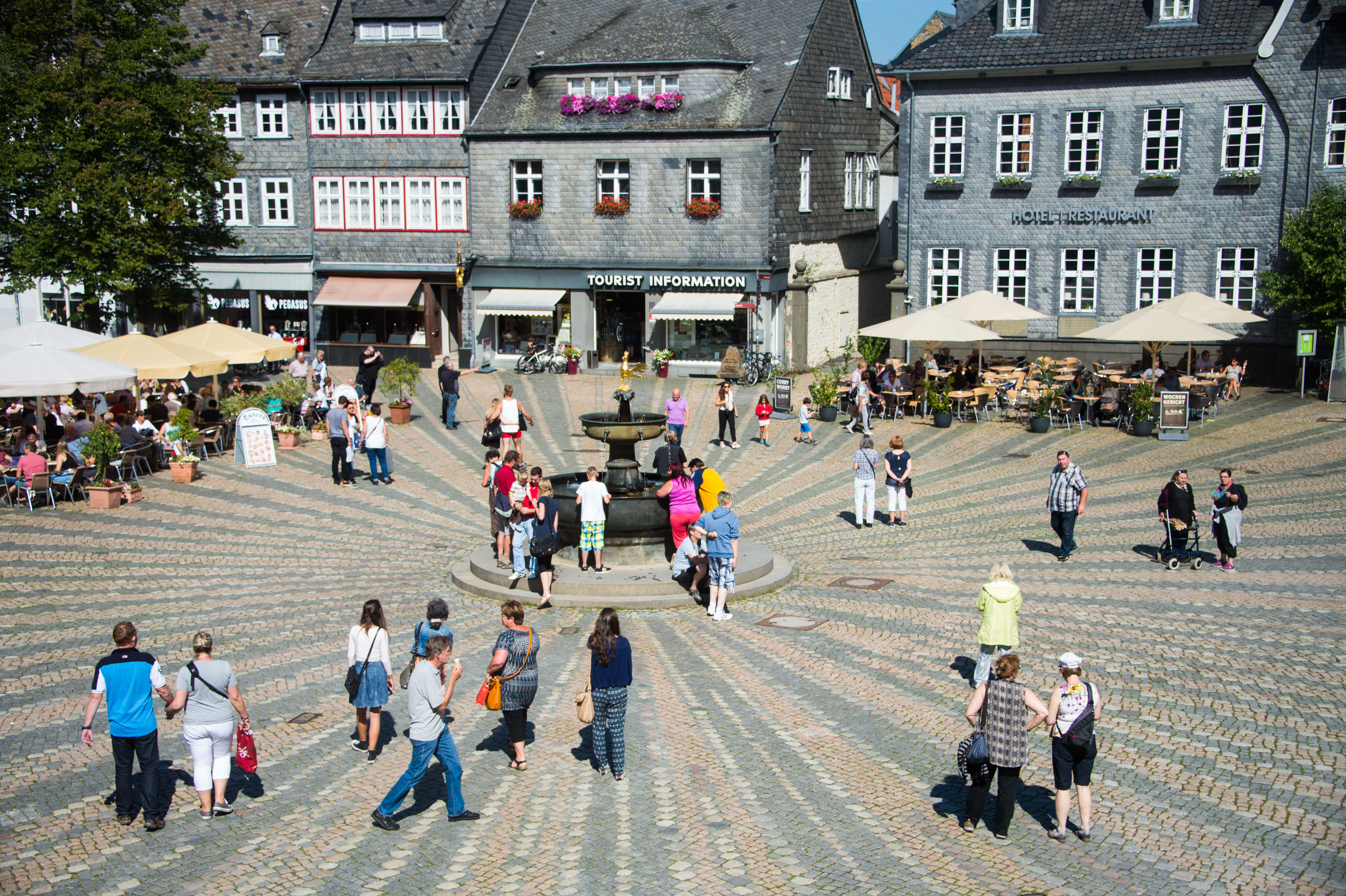Goslar Mayor Welcomes Migrants Despite Critics