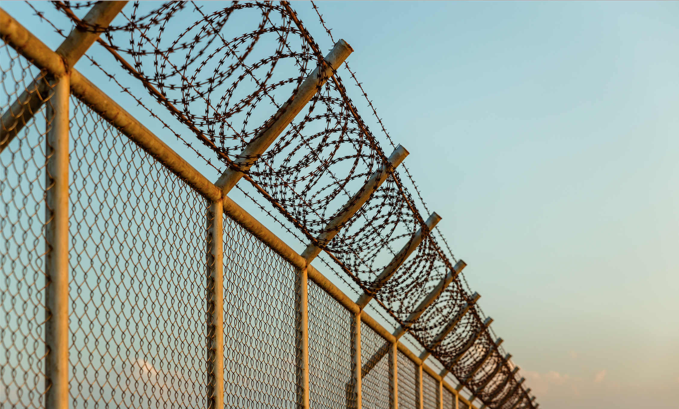 Shutterstock_barbedwire