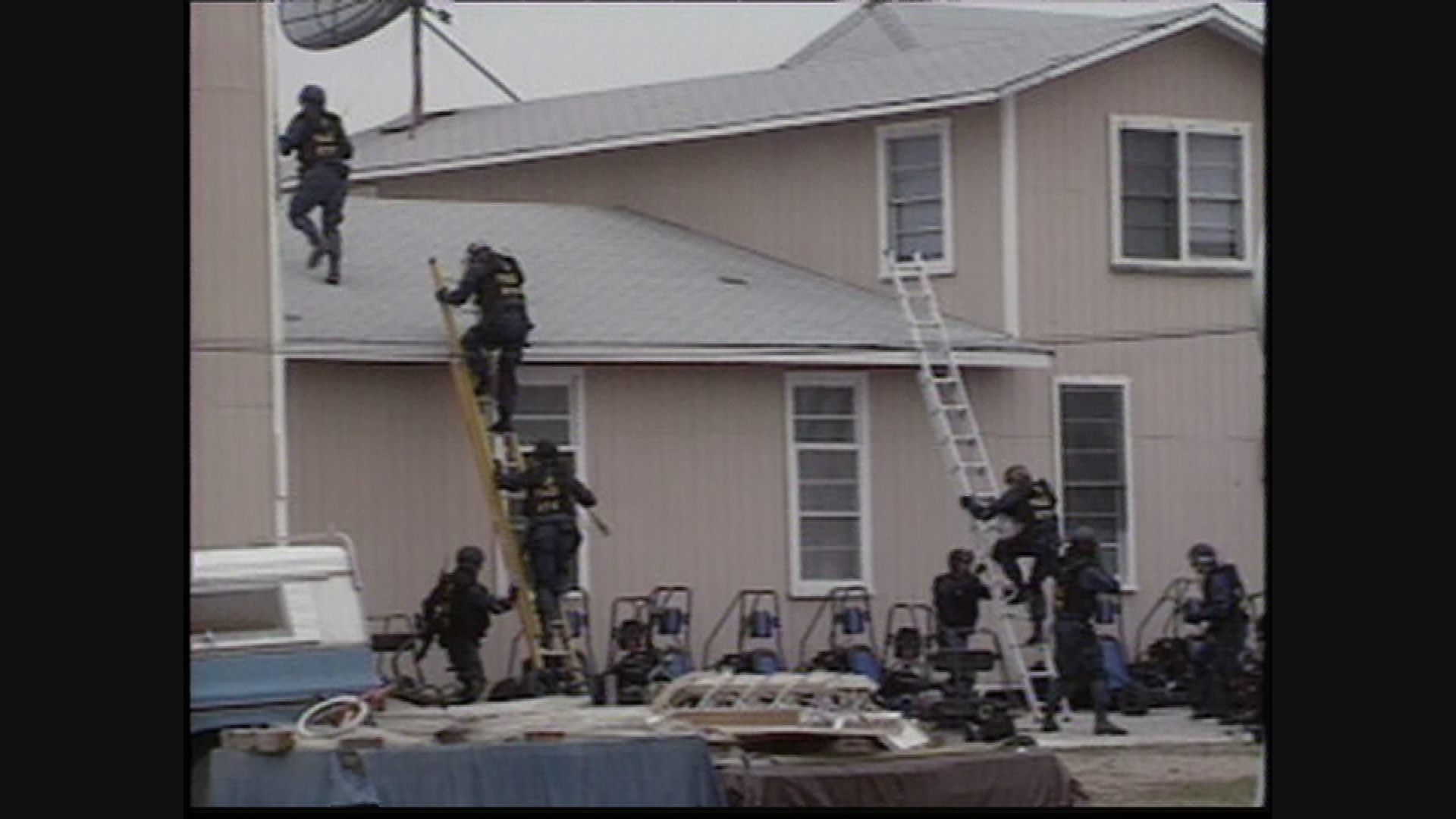 WACO_THUMBS003