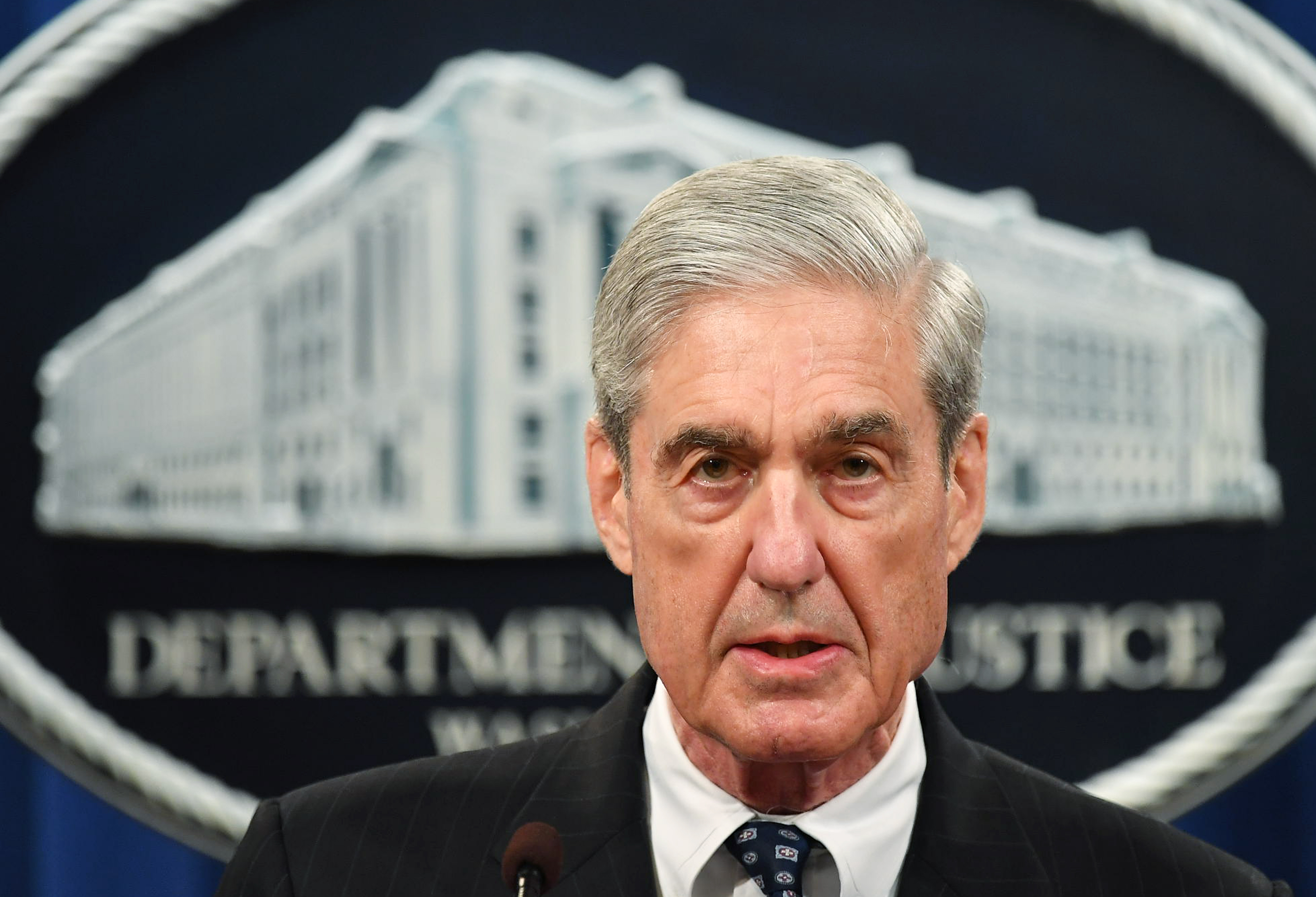 TOPSHOT-US-politics-investigation-Mueller