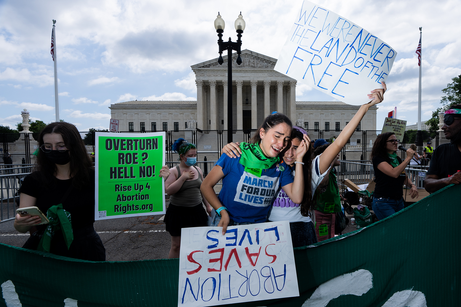 Supreme-Court-Overturns-Roe-v-Wade